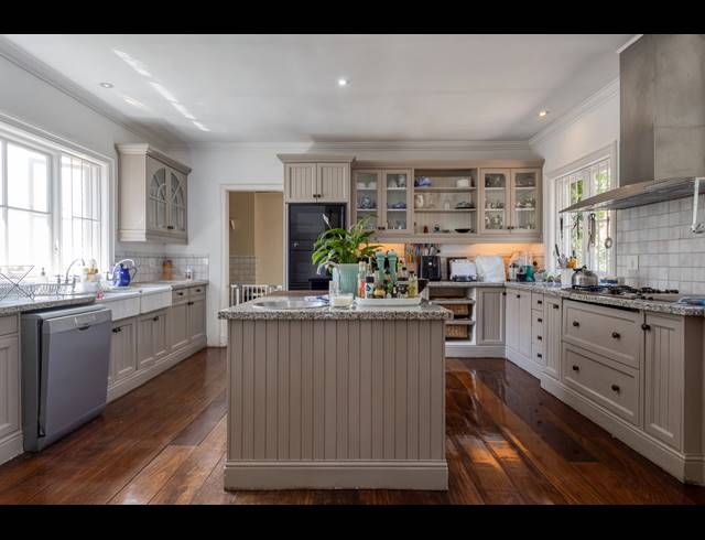 5 BEDROOM FREEHOLD FOR SALE IN CHARTWELL